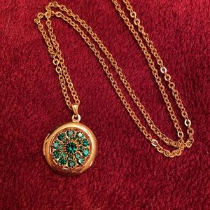 Vintage emerald rhinestones locket necklace